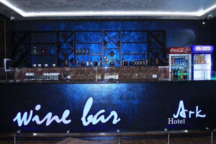 Lounge 42 of 61