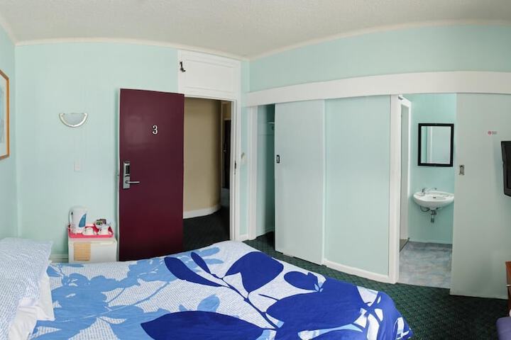 Room 5 of 47