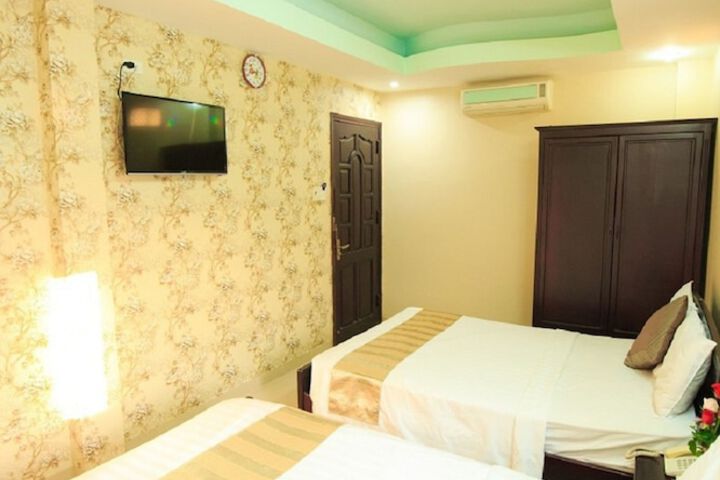 Room 12 of 40