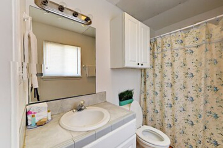 Room 4 of 32