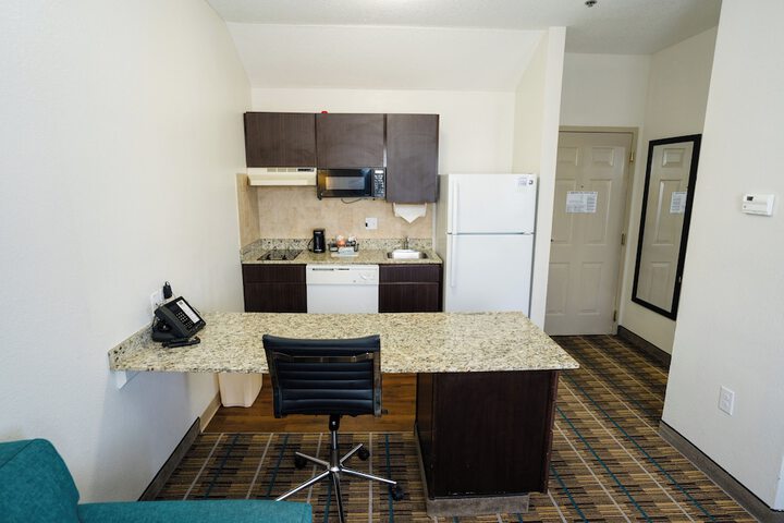 1 Queen Bed Suite (27 of 36)