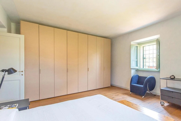 Room 5 of 17