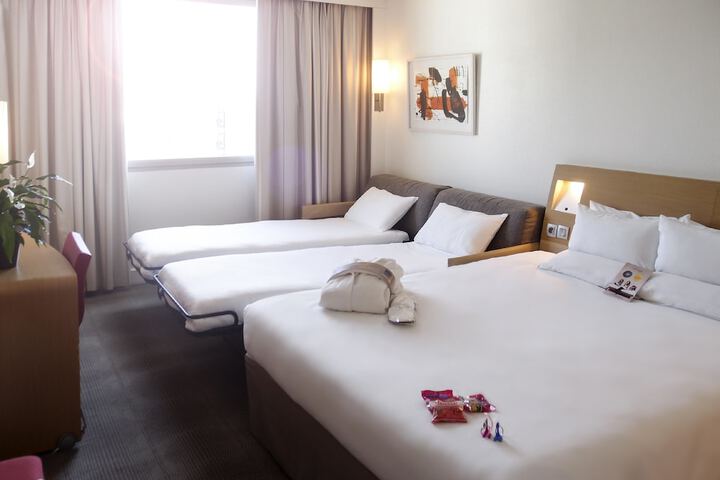Room 16 of 141