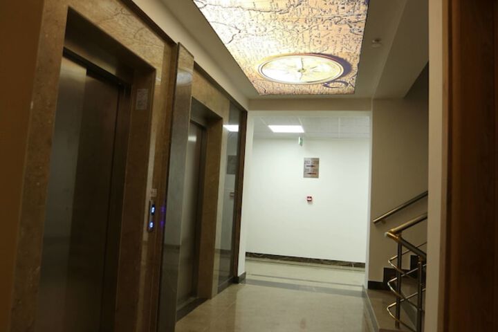 Ballroom/Hall 20 of 21