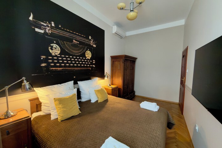 Room 11 of 121
