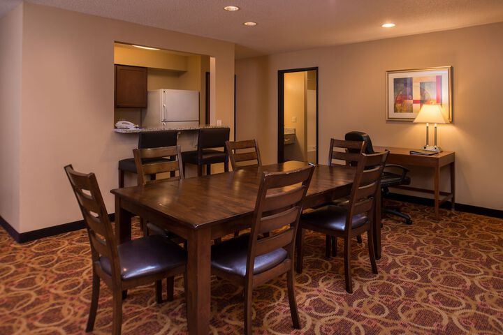 Room 4 of 82