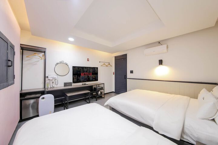 Room 19 of 27