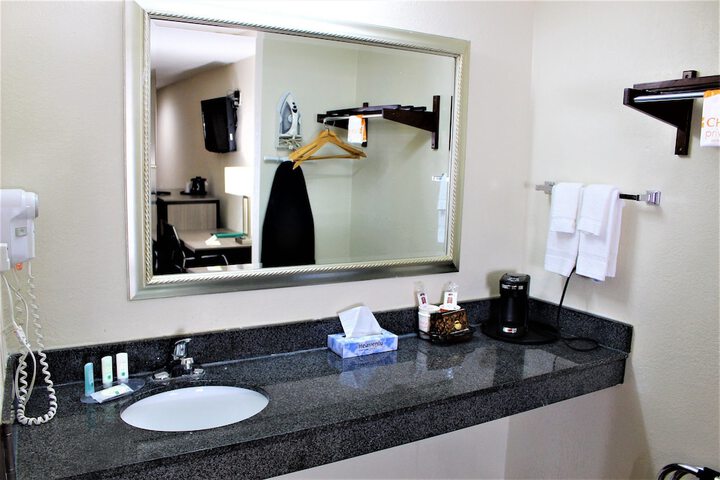 Room 25 of 44