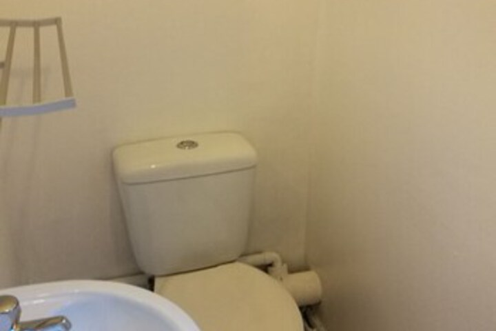 Room 16 of 76