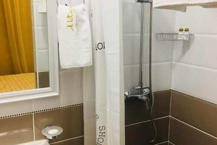 Room 32 of 61