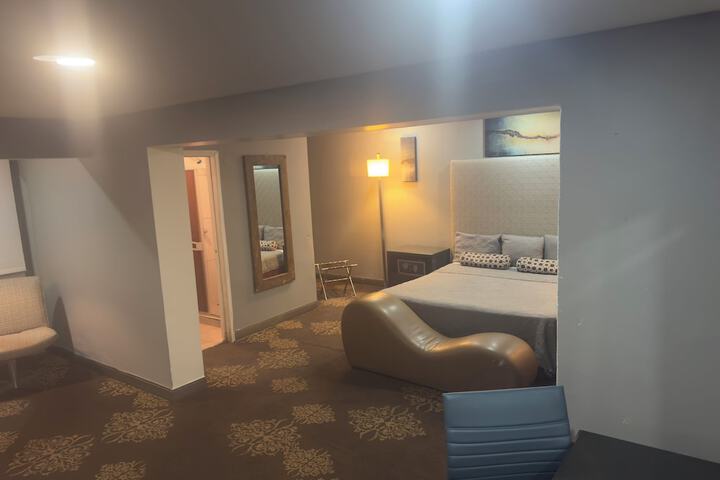 Room 4 of 11