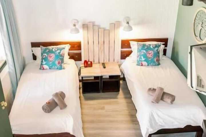 Room 6 of 25