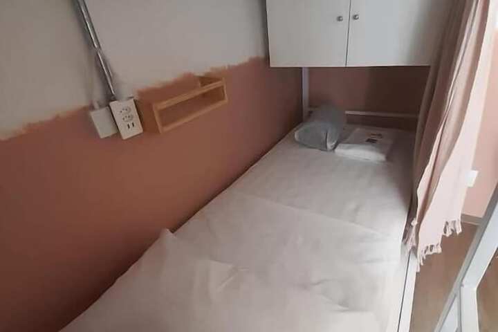 Room 6 of 71