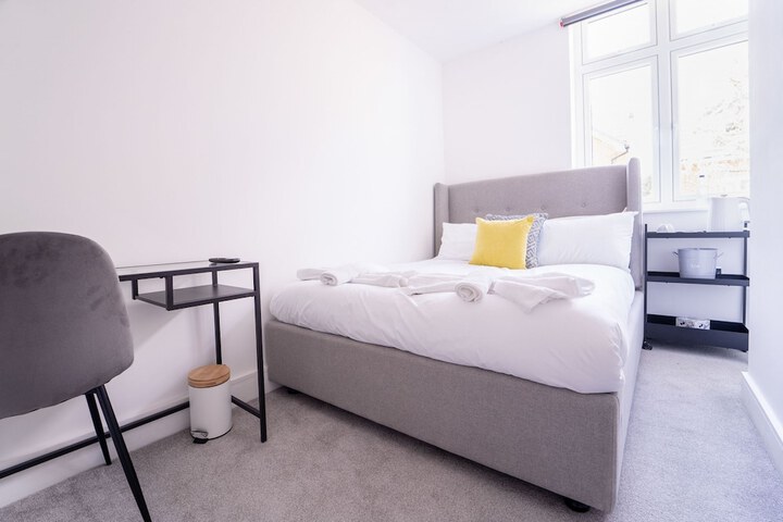Room 2 of 8