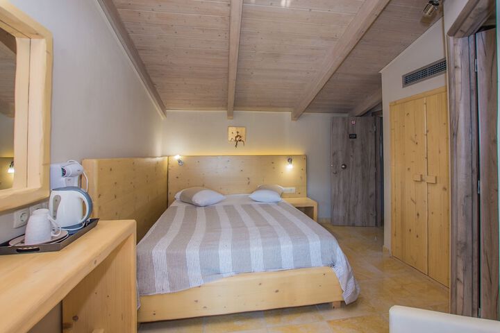 Room 105 of 161