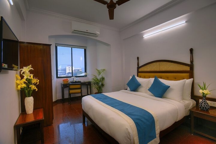 Room 5 of 20