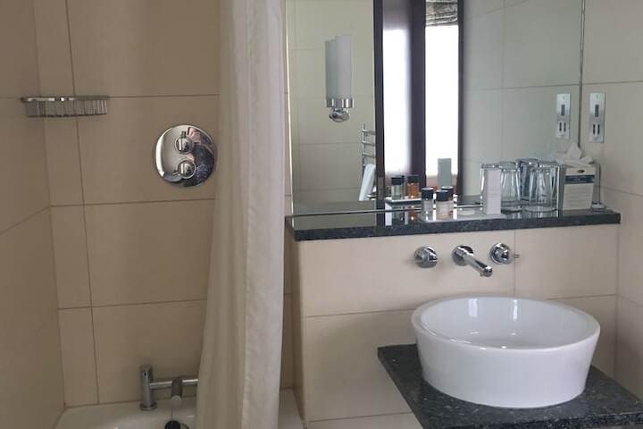 Room 25 of 58