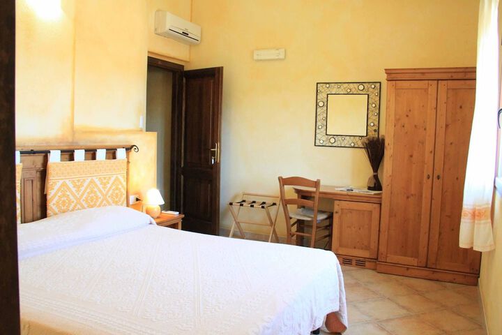 Room 4 of 30