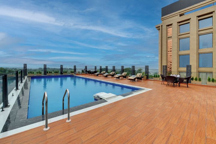 Pool 16 of 24