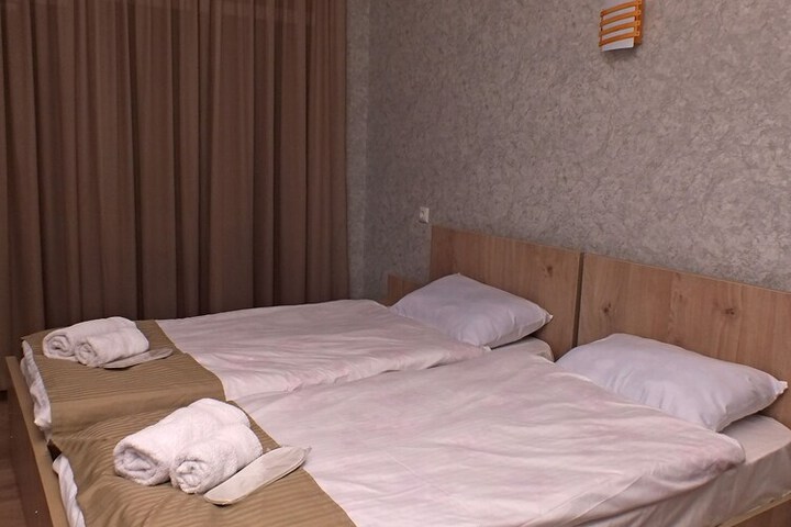 Room 4 of 33