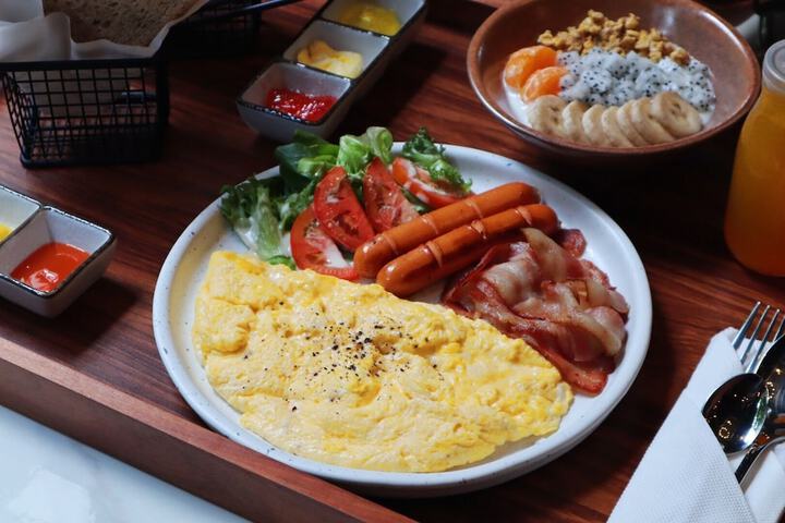 Breakfast/Coffee Service 63 of 95