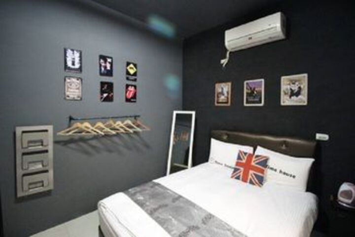 Room 15 of 44