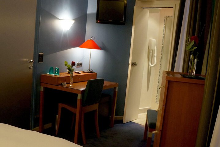Room 14 of 37