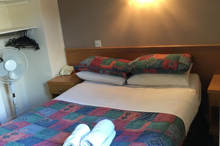 Room 11 of 80