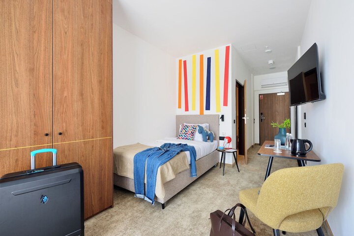 Room 3 of 47