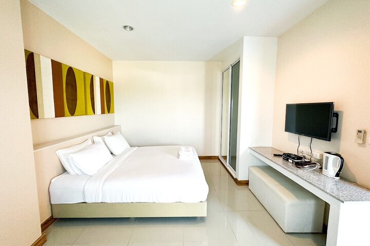 Room 2 of 25