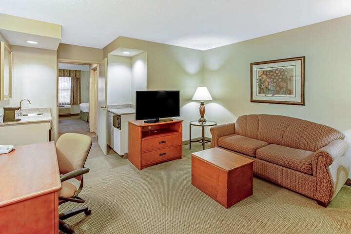 2 Double Beds 1 Bedroom Suite (14 of 22)