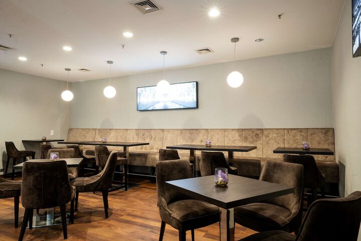 Lounge 59 of 77
