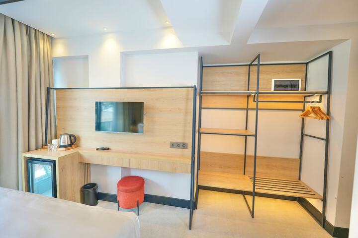 Room 6 of 27