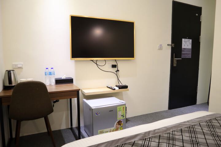 Room 4 of 37