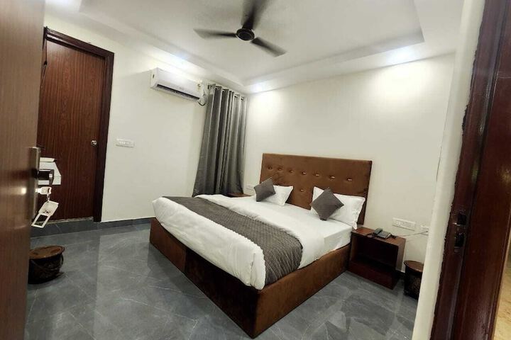 Room 5 of 14