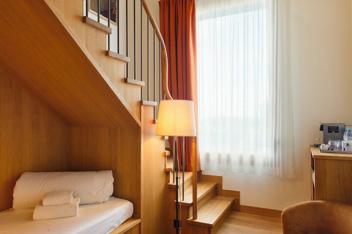 Room 32 of 71