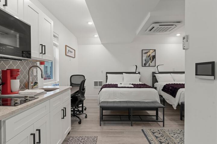 Room 4 of 82