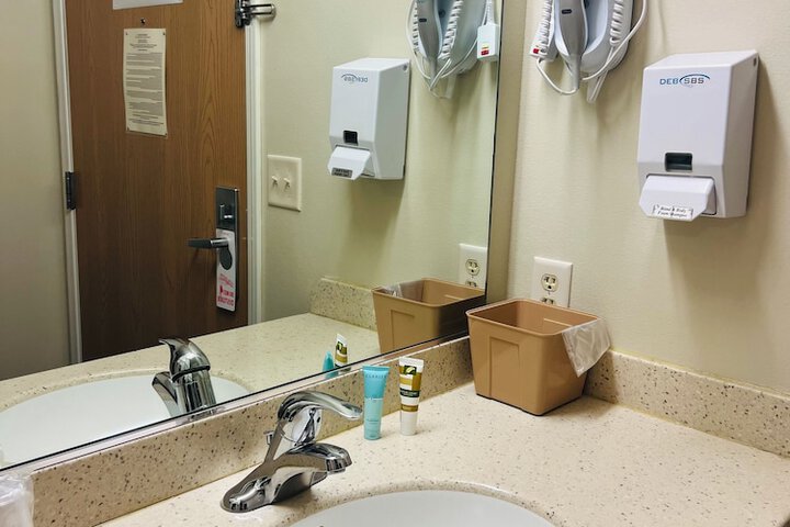 Room 17 of 33