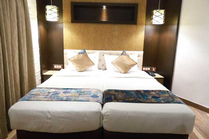 Room 11 of 33