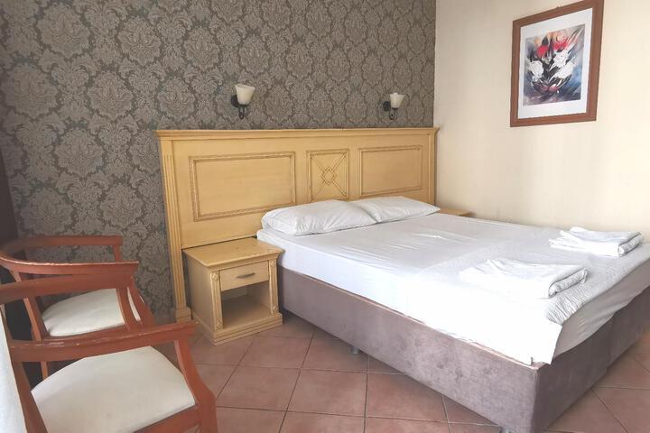 Room 52 of 117