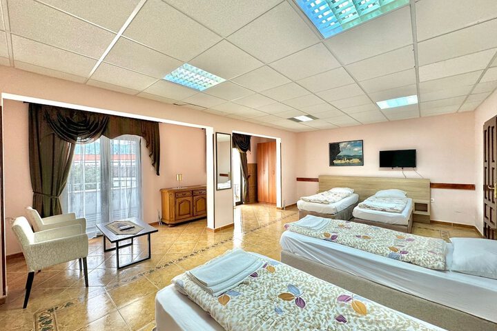 Room 8 of 85