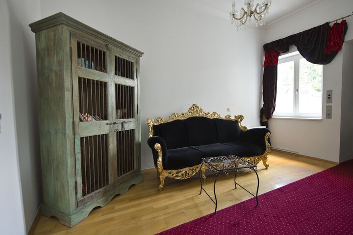 Room 8 of 50
