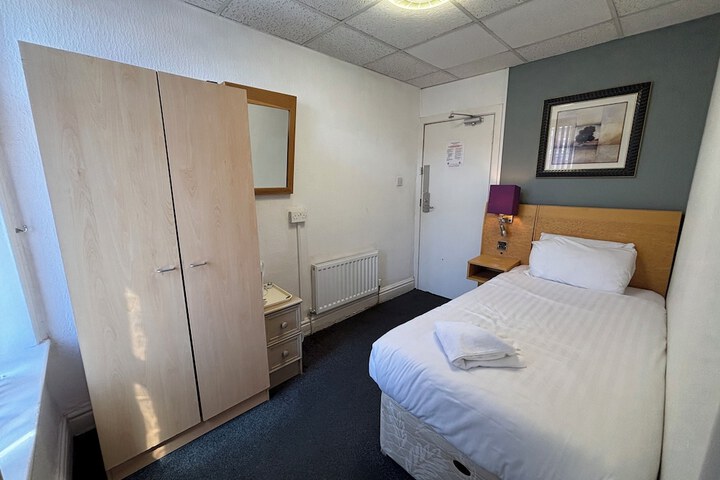 Room 19 of 76