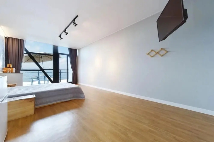 Room 3 of 14