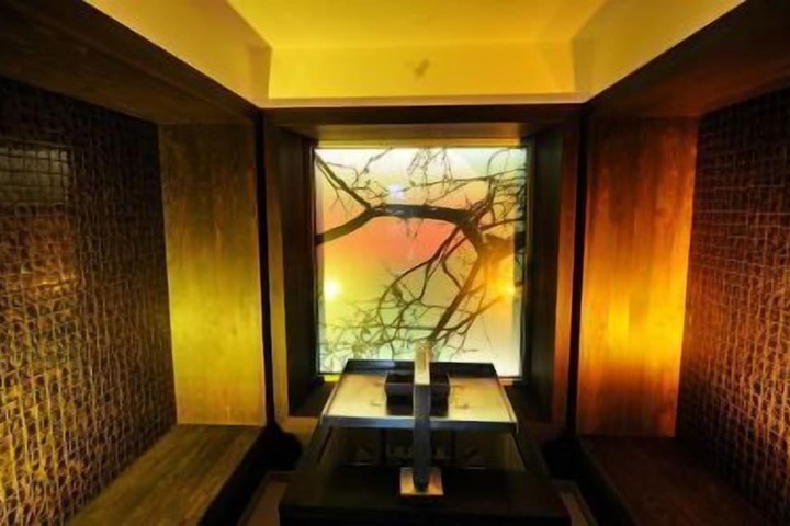 Room 33 of 53