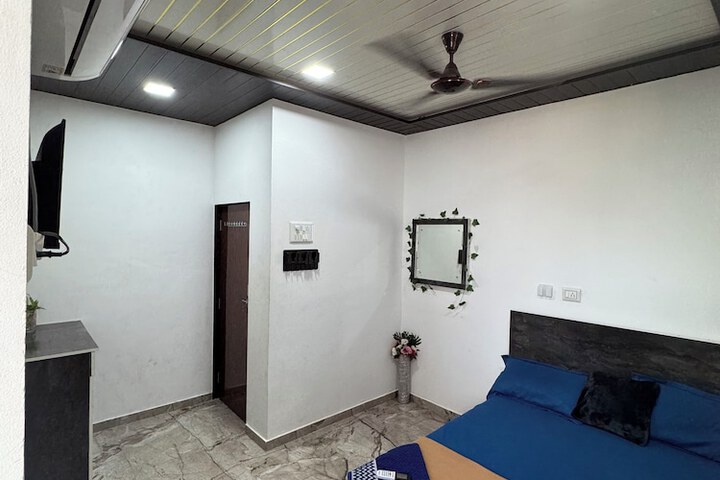 Room 33 of 50