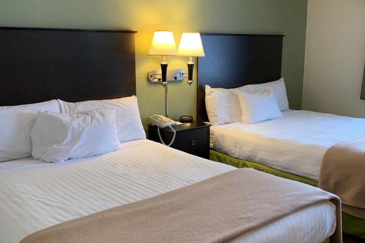 2 Queen Beds (6 of 7)