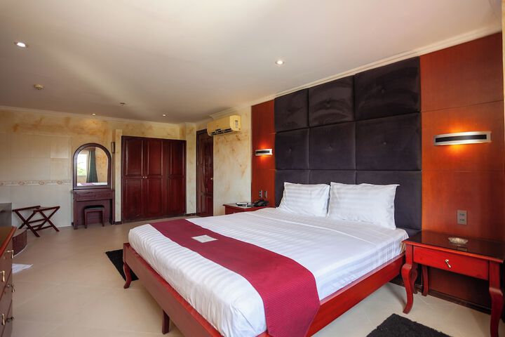 Room 8 of 38
