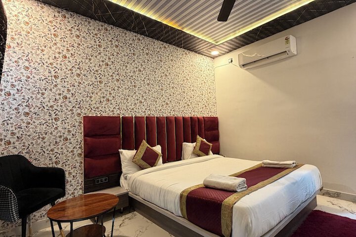 Room 14 of 32