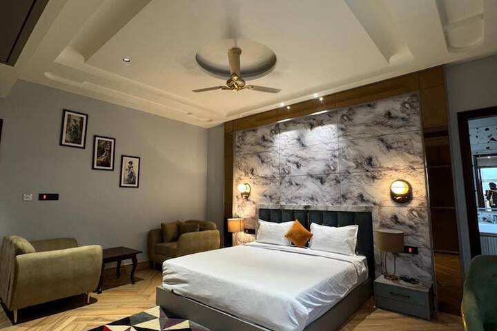 Room 4 of 22